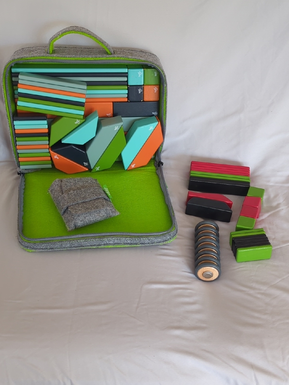 Tegu magnetic - 46 blocks/case/ Travel Pouch+28 piece blocks/wheel set-76 items